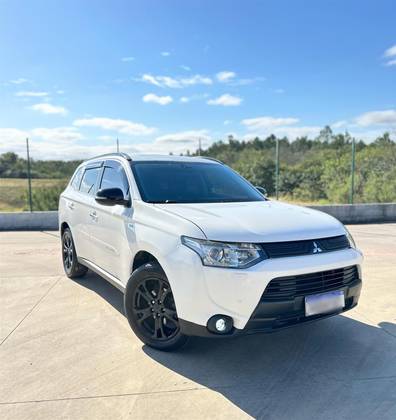 MITSUBISHI OUTLANDER 3.0 GT 4X4 V6 24V GASOLINA 4P AUTOMÁTICO MITSUBISHI OUTLANDER 3.0 GT 4X4 V6 24V GASOLINA 4P AUTOMÁTICO